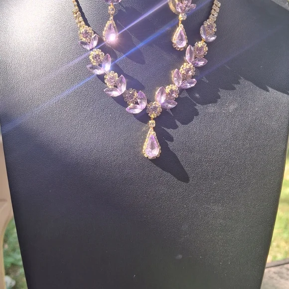 Emerald Green and Silver Necklace Set - Picture 3 of 6